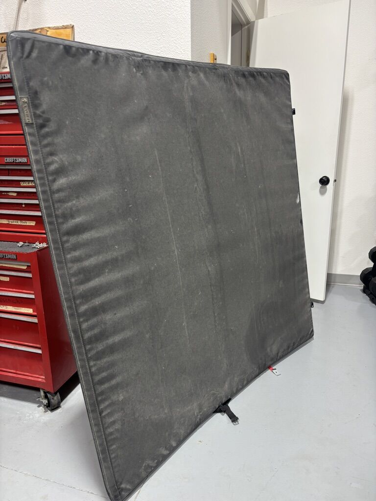 Toyota Tacoma 5ft bed cover