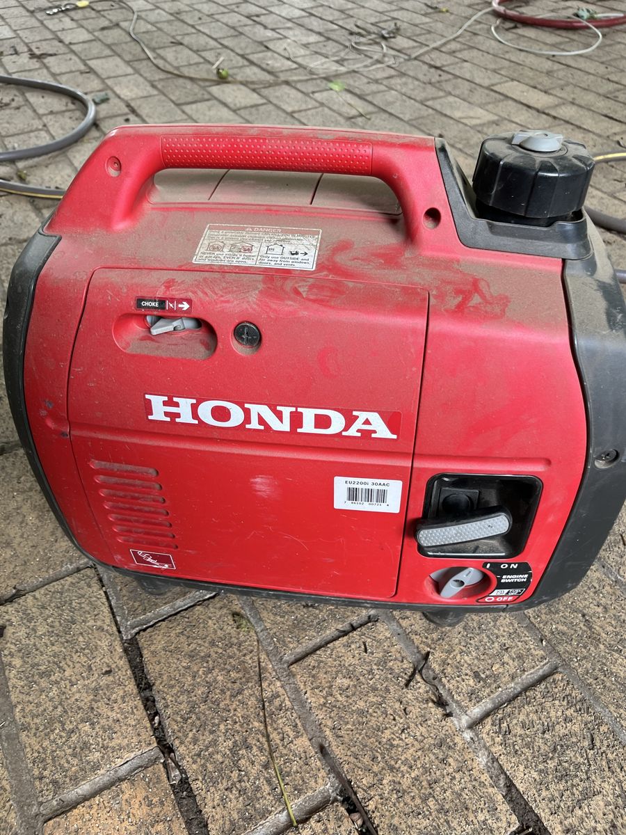 Honda EU2200i 2200W Inverter Generator - Quiet, Portable Power