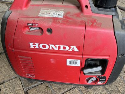 Honda EU2200i 2200W Inverter Generator - Quiet, Portable Power
