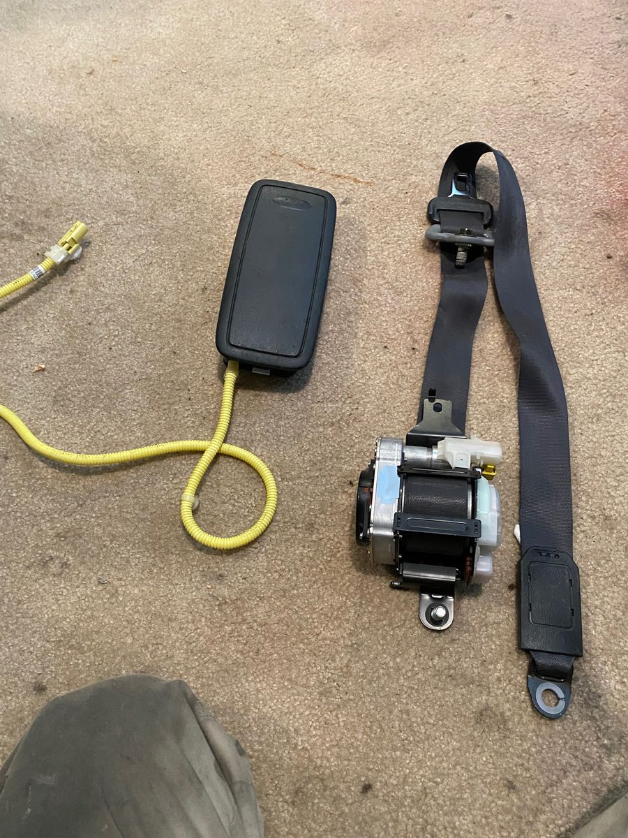 2003 -2006 Honda CRV right seat airbag and seat belt