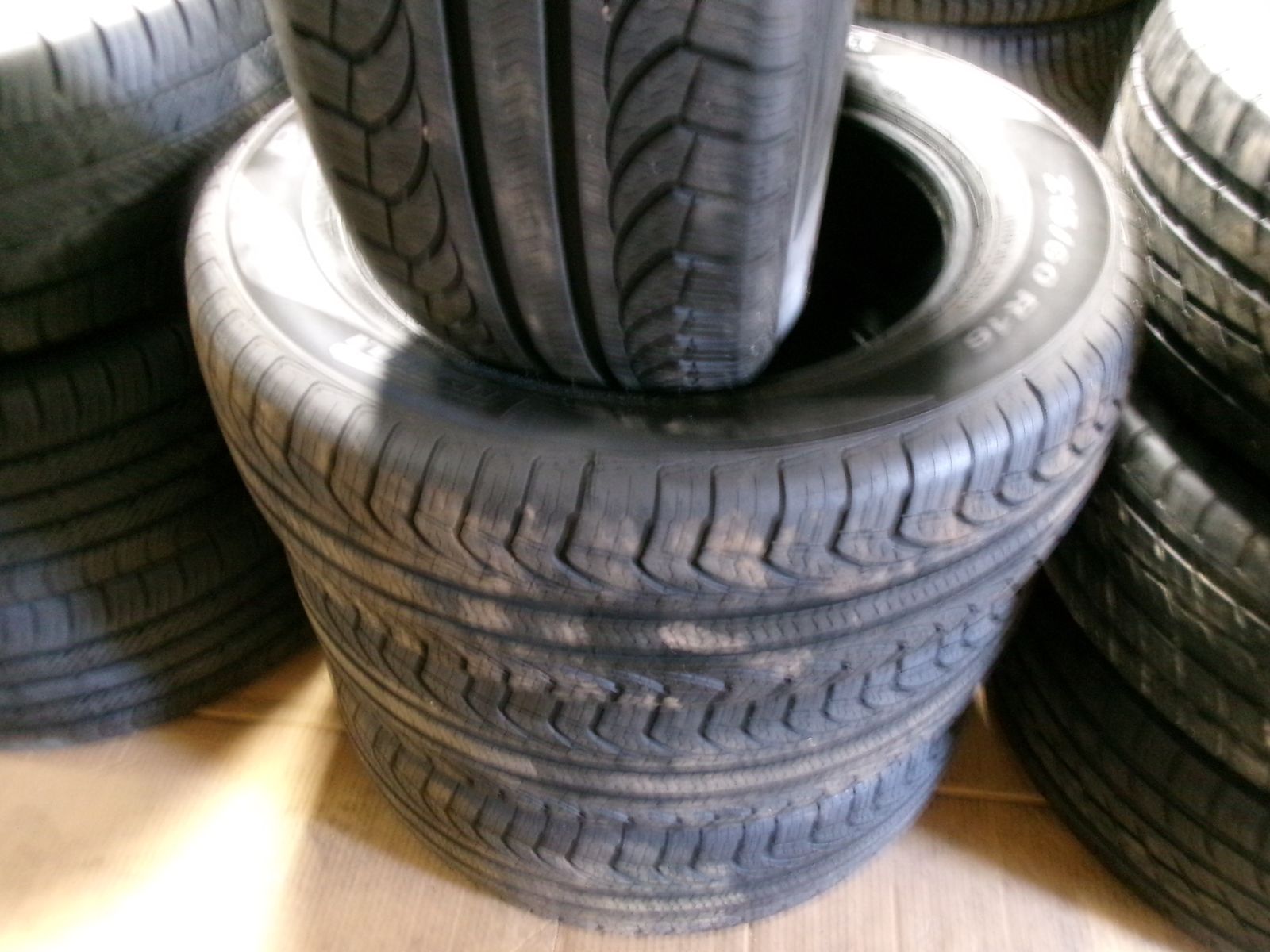 215/60R16 PIRELLI P4 PERSIST PLUS AS SET OF USED TIRES