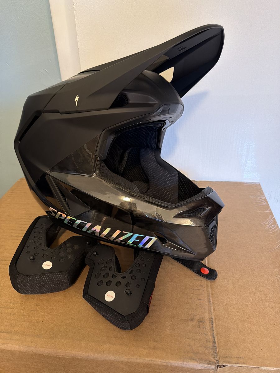 Specialized Dissident 2 Full-Face Mountain Bike Helmet - All original accessories and bag included