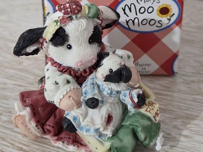 Enesco Mary's Moo Moos "I'll Cherish You For Heifer" Figurine 1995 with Box