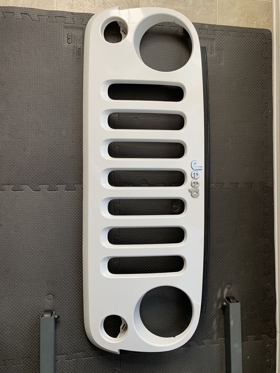 White Jeep grille 