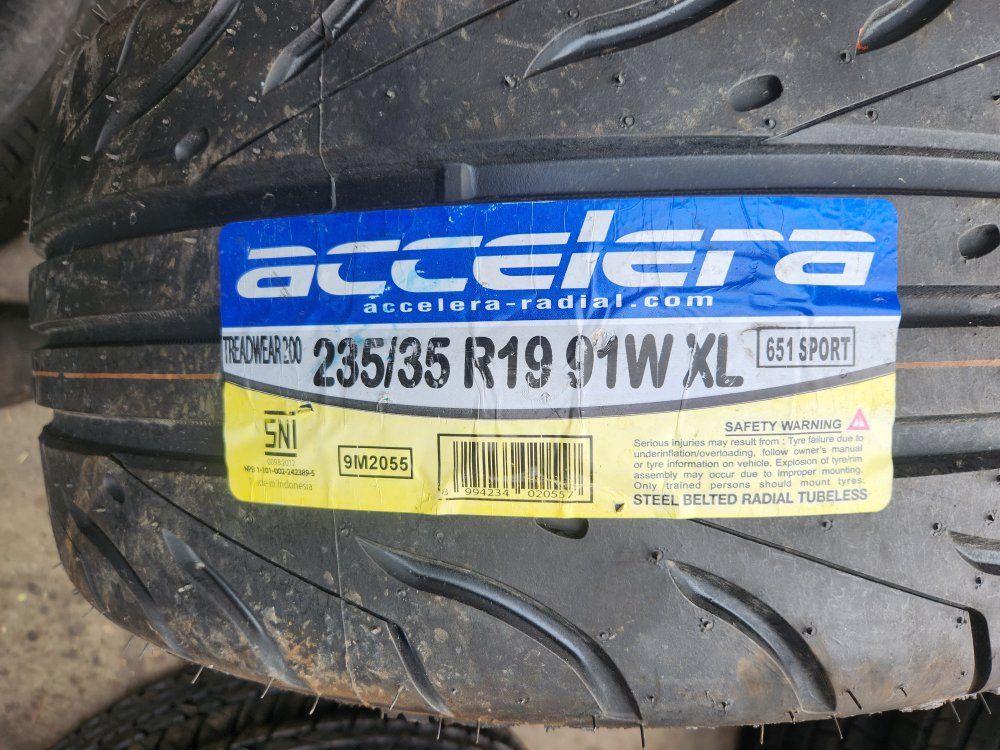 235/35r19 accelera radial
