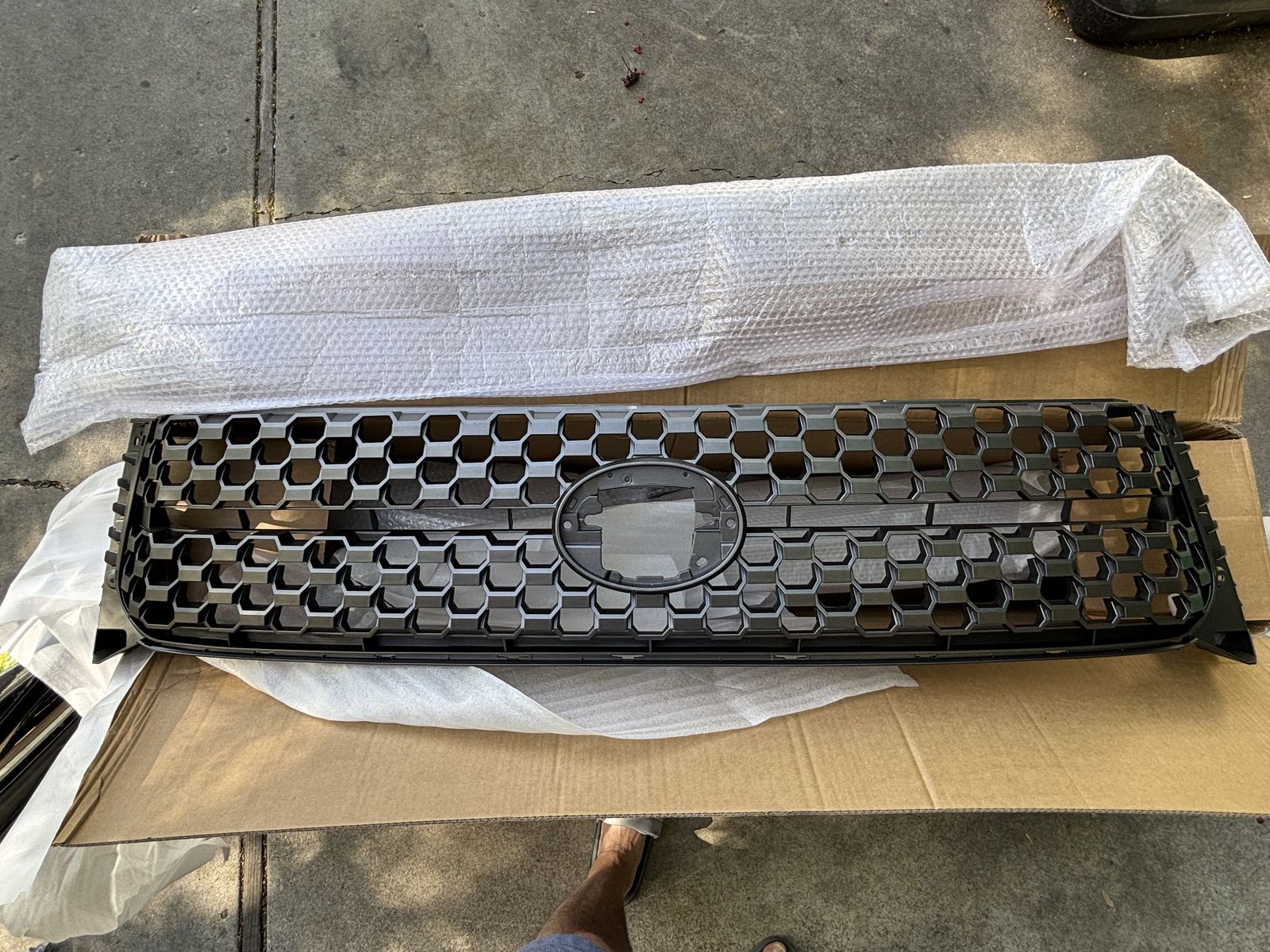 2014-21 Toyota Tundra Grill & Chorme Bulge Molding