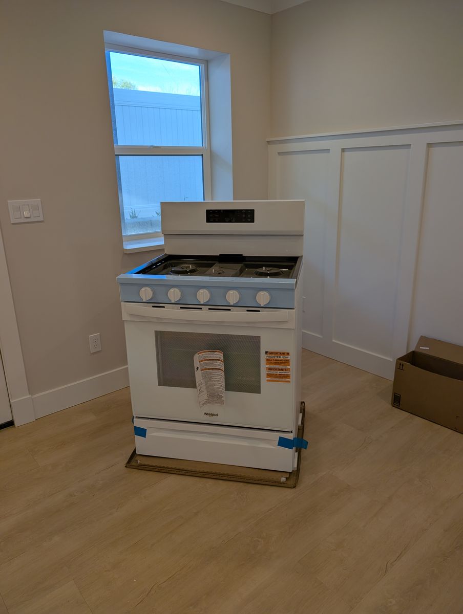 Whirlpool 5 Burner Gas Range with Air Fryer  ||  Brand New!!!