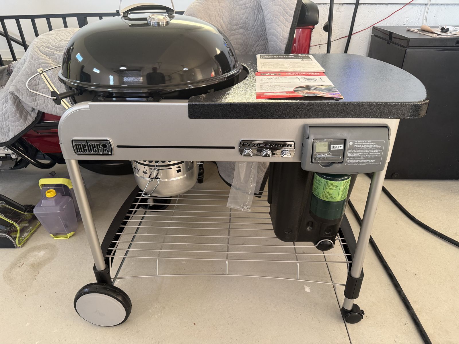 Weber 22 in. Performer Deluxe Charcoal Grill Black