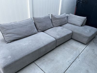 Modern Gray Sectional Sofa with Chaise and Plush Pillows