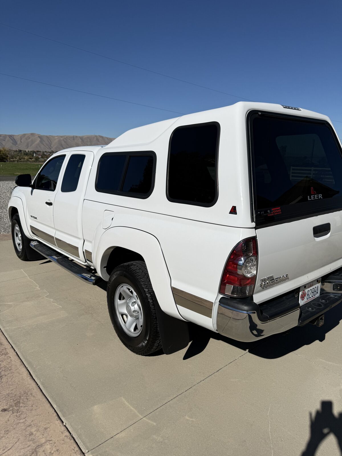 LEER 122 truck cap/shell