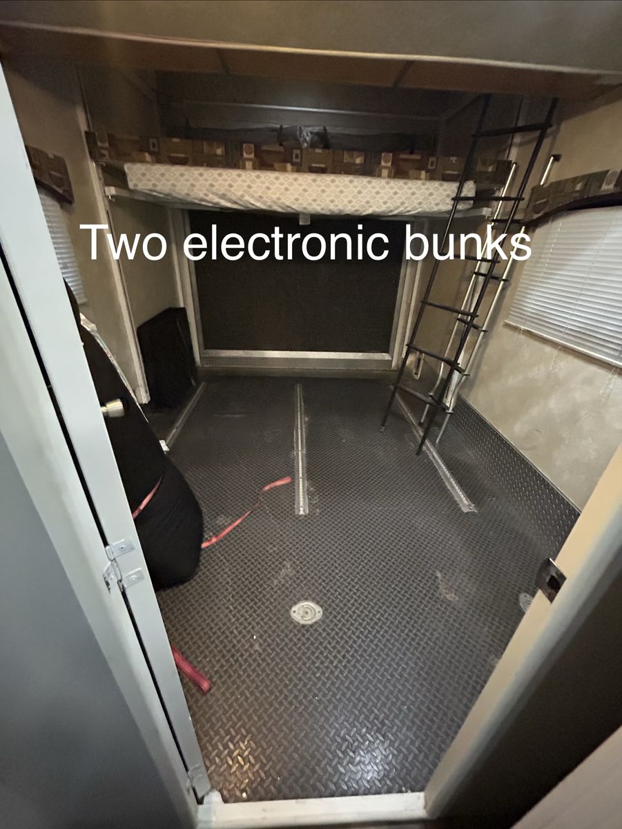 Main image 3