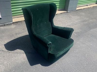 Nice Like New Green Chair