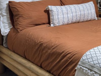 Beautiful Solid Log Bedroom Furniture – Excellent Condition!