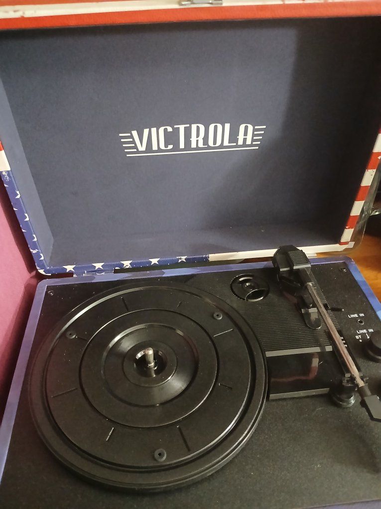 Victrola VSC-550BT Portable Bluetooth Turntable - American Flag Design - Great Condition like new