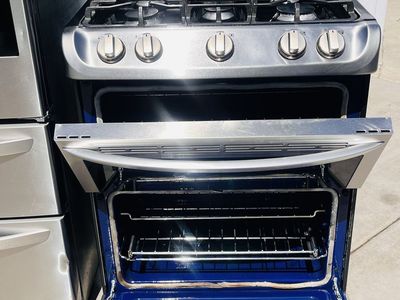 $550 OBO GOOD GAS DOUBLE OVEN LG GAS STOVE STAINLESS STEEL