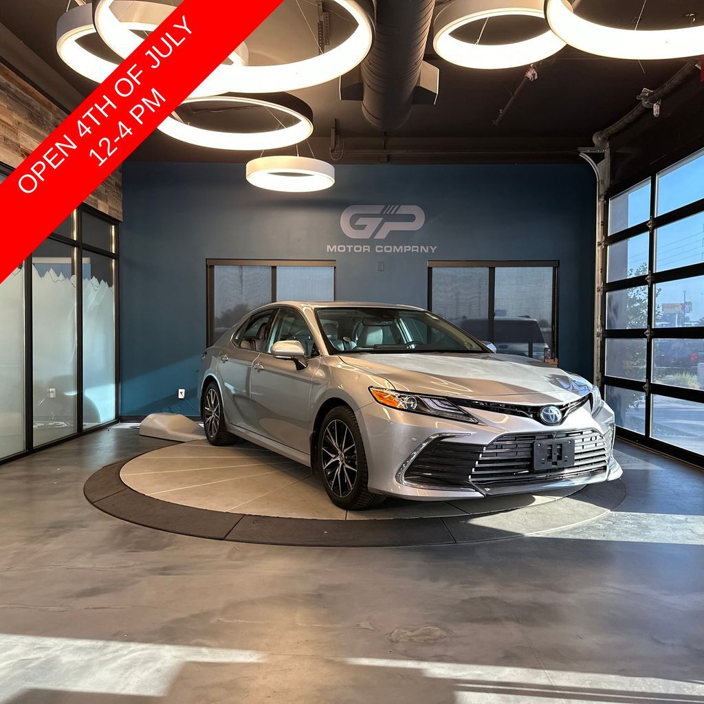 2023 Toyota Camry Hybrid XLE