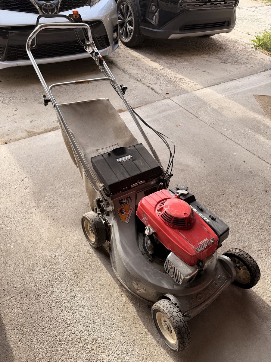 Honda HR216 Lawnmower