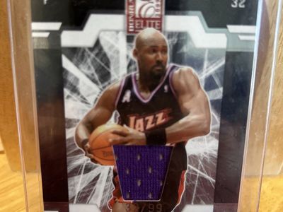 2009 Donruss Elite Karl Malone Jazz Basketball Card #32 - NBA Game Used Jersey Patch Autograph 32/99 *Jersey Number* Look !!!