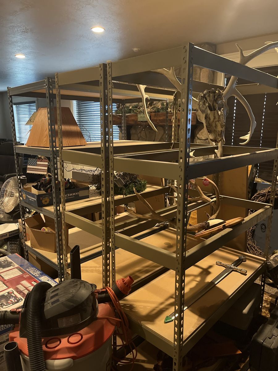 Medium duty storage shelving