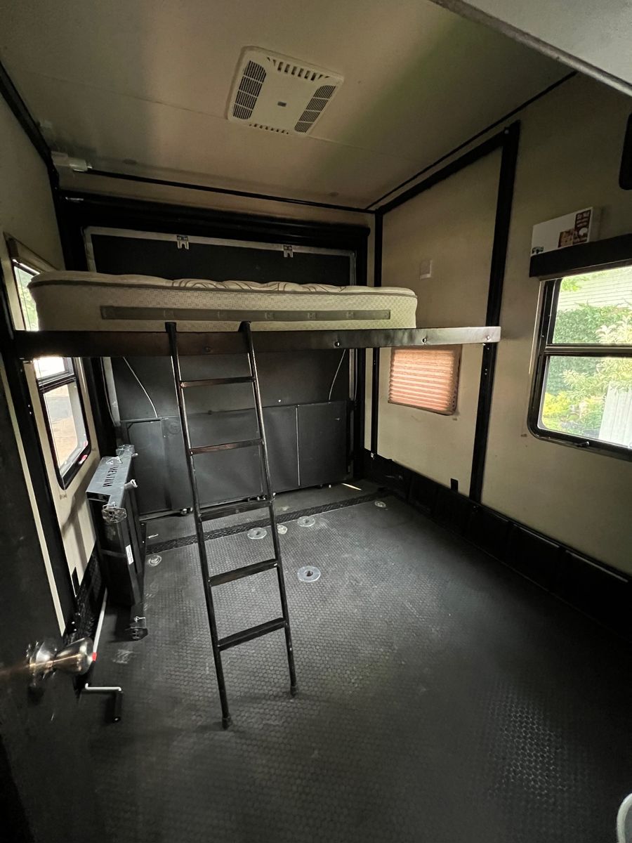 Main image 8