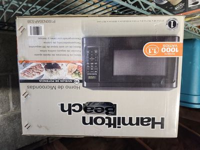 Black Hamilton Beach 1000 w 1.1 cubic feet microwa