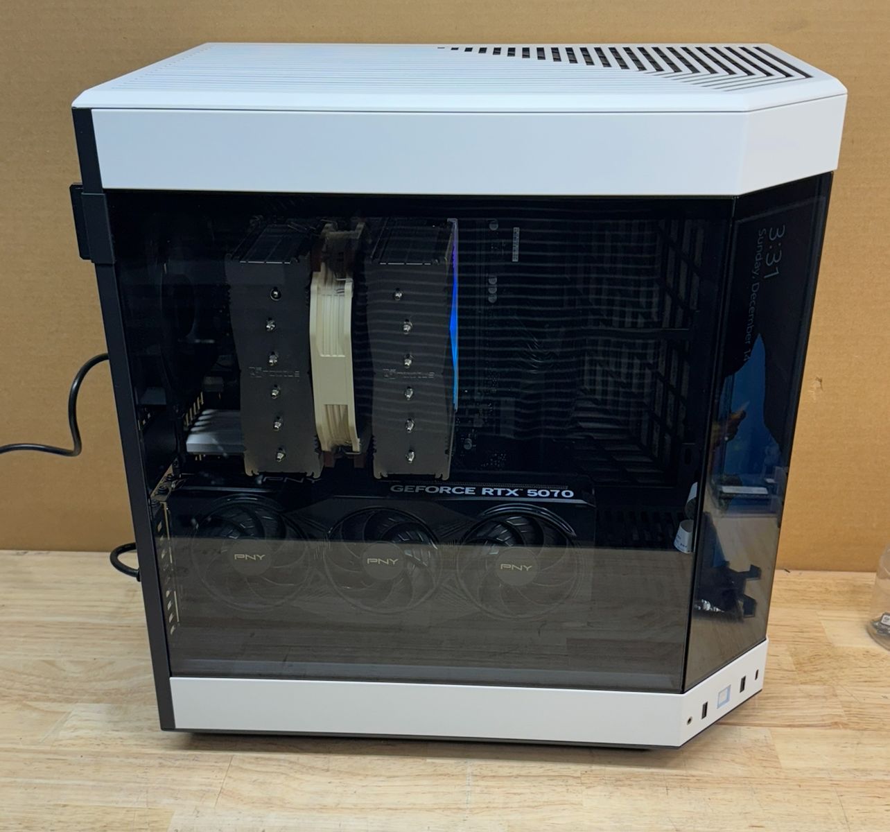 High End RTX 5070 R7 5700X3D HYTE Y70 Gaming PC