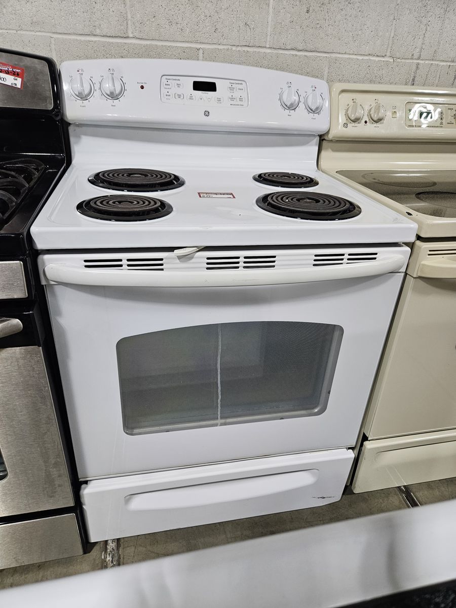 GE White Electric Range,  Electric Stove with 4 Coil Burners
