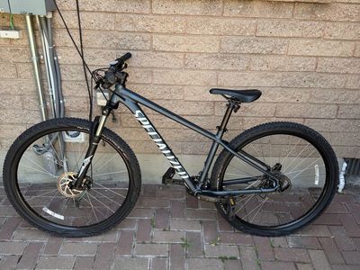 2021 Specialized Rockhopper 29 Medium – Like New – Less Than 20 Miles.