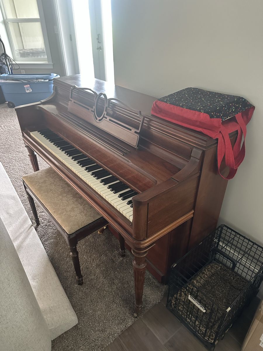 Story and Clark Piano For Sale!!