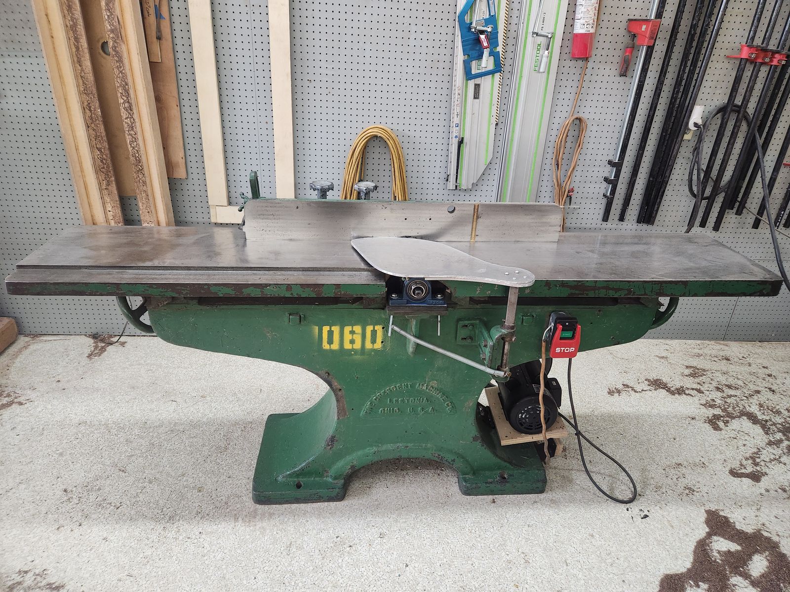 Crescent 12" Long Bed Jointer, Helical Carbide Head, 220V Single Phase