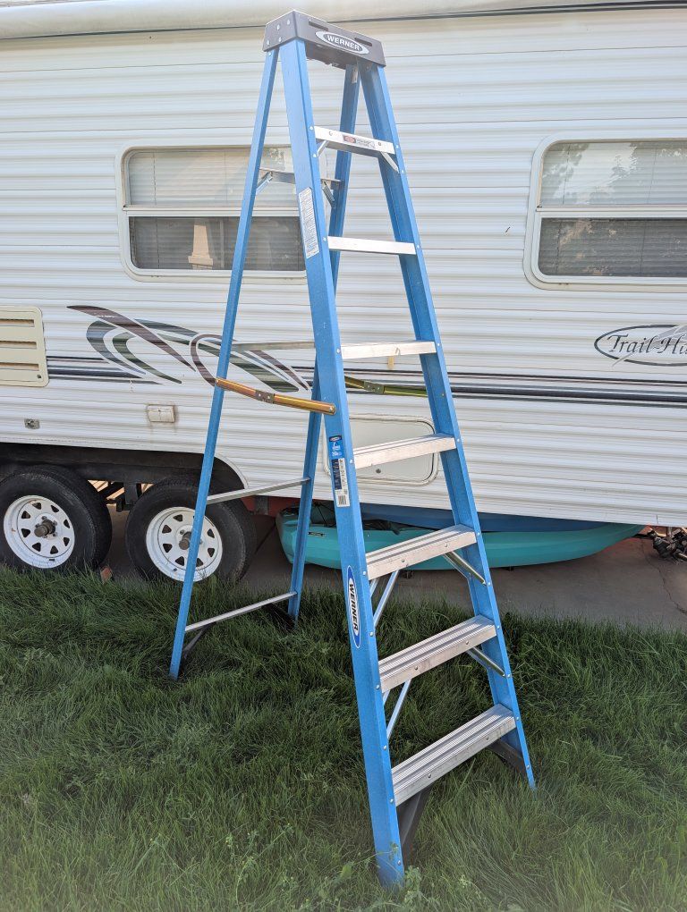 WERNER 8Ft Type I Fiberglass A Frame Step Ladder- 250lb Capacity- Like New/Perfect Condition! 