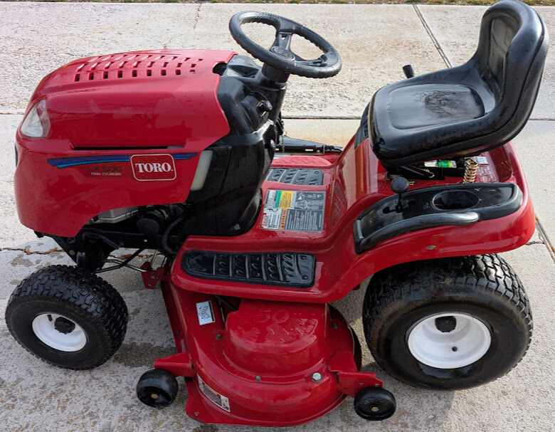 Toro LX500 lawn tractor 22 hp Kohler Courage engine, 50-inch side-discharge mowing deck