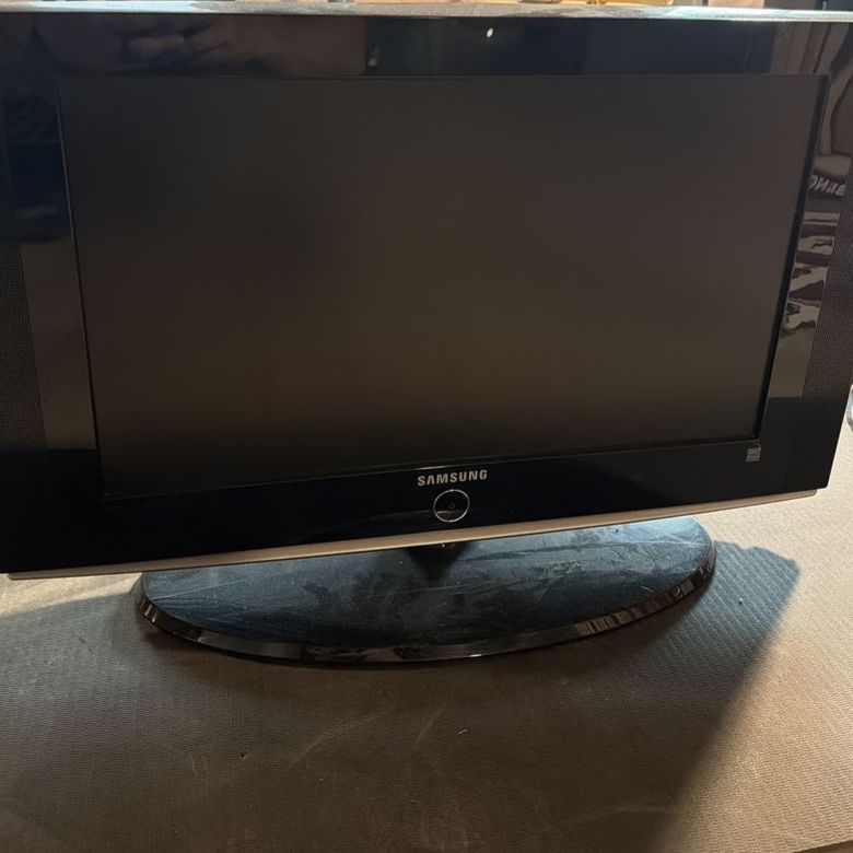 23" Samsung LCD HDTV (Model LN-T2342H) – Great Gaming/PC Monitor (No Remote)