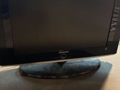 23" Samsung LCD HDTV (Model LN-T2342H) – Great Gaming/PC Monitor (No Remote)