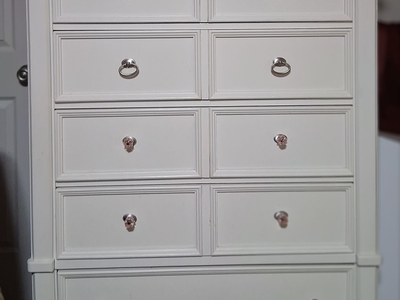 Ashley 5 drawer dresser