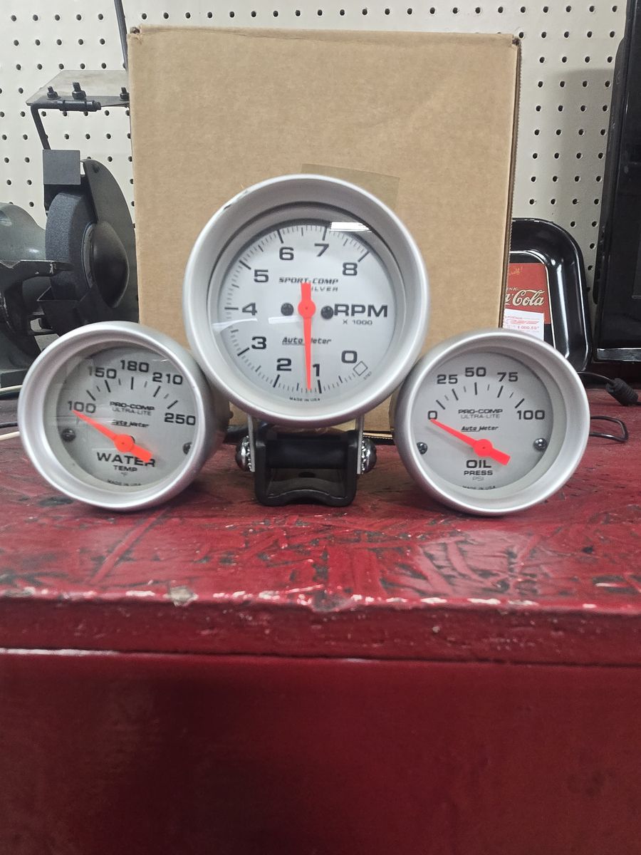 Auto Meter Gauges & Tach