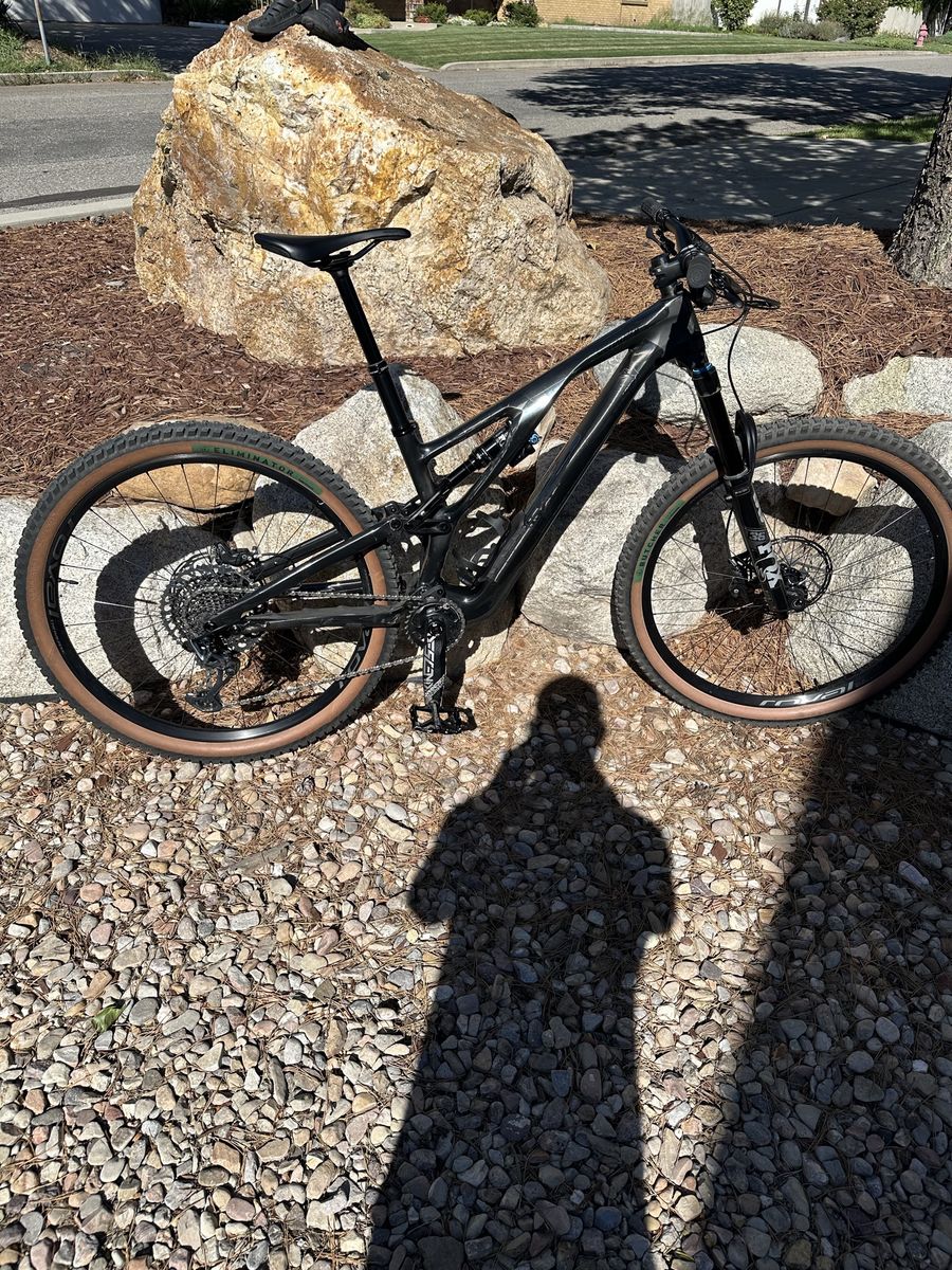 Fantastic condition Specialized Stumpjumper Evo. Expert Build. Size medium (s3)