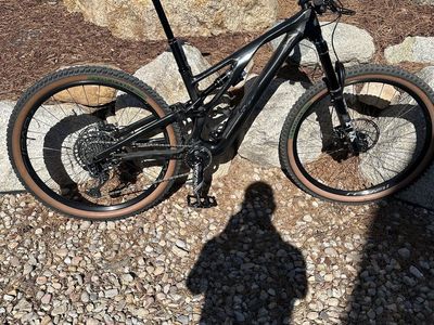 Fantastic condition Specialized Stumpjumper Evo. Expert Build. Size medium (s3)