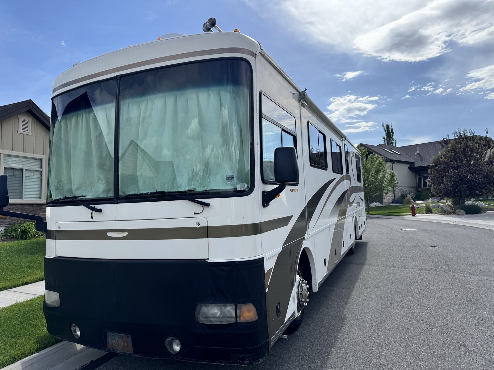 2001 Fleetwood Discovery 36T
