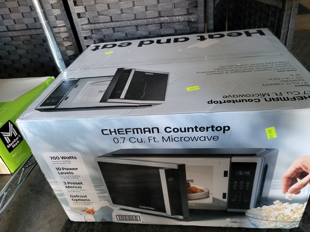 Chefman Counter Top Microwave 
0.7cu.ft