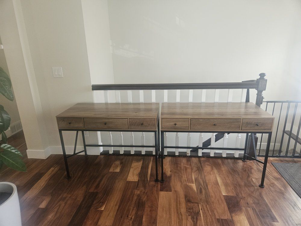 2 Desks