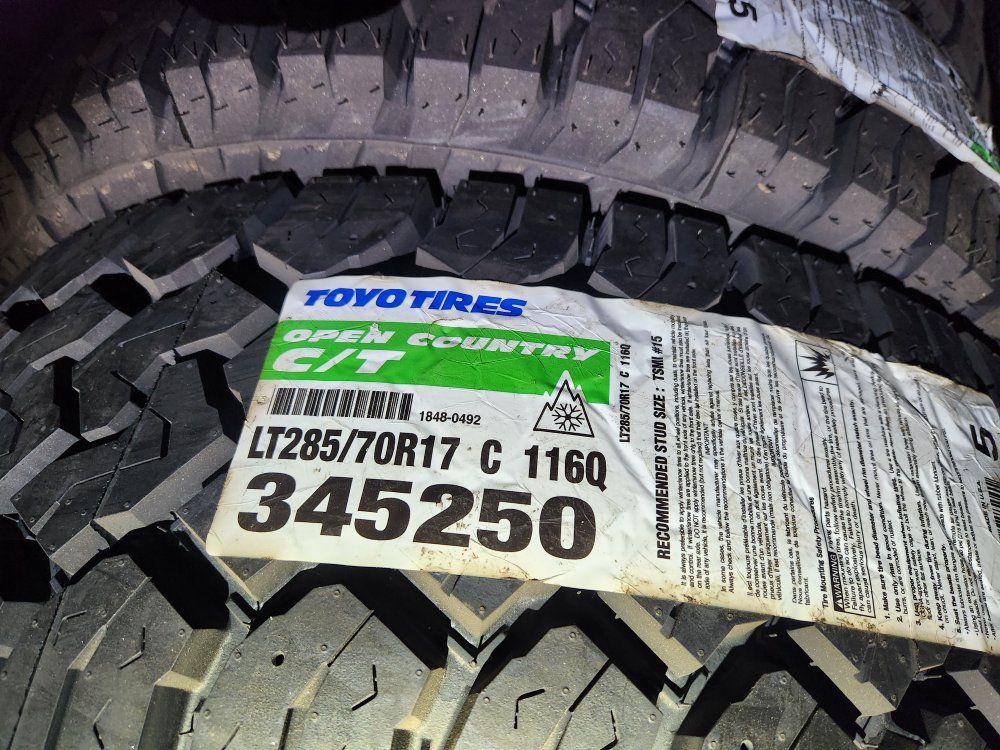 285/70r17 toyo open country ct