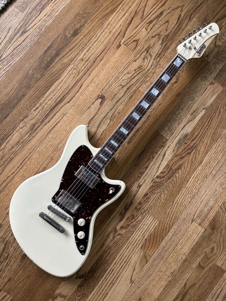 Jennings Voyager Baritone – White – Offset Baritone – Excellent Player