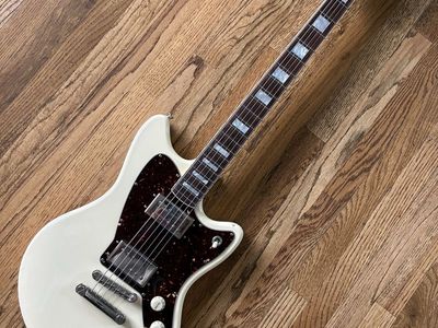 Jennings Voyager Baritone – White – Offset Baritone – Excellent Player