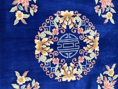 Authentic vintage handknotted Chinese art deco wool rug. 5 1/2‘ x 8 1/2‘.