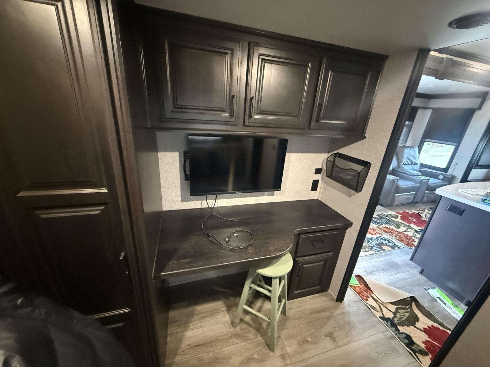 Main image 33