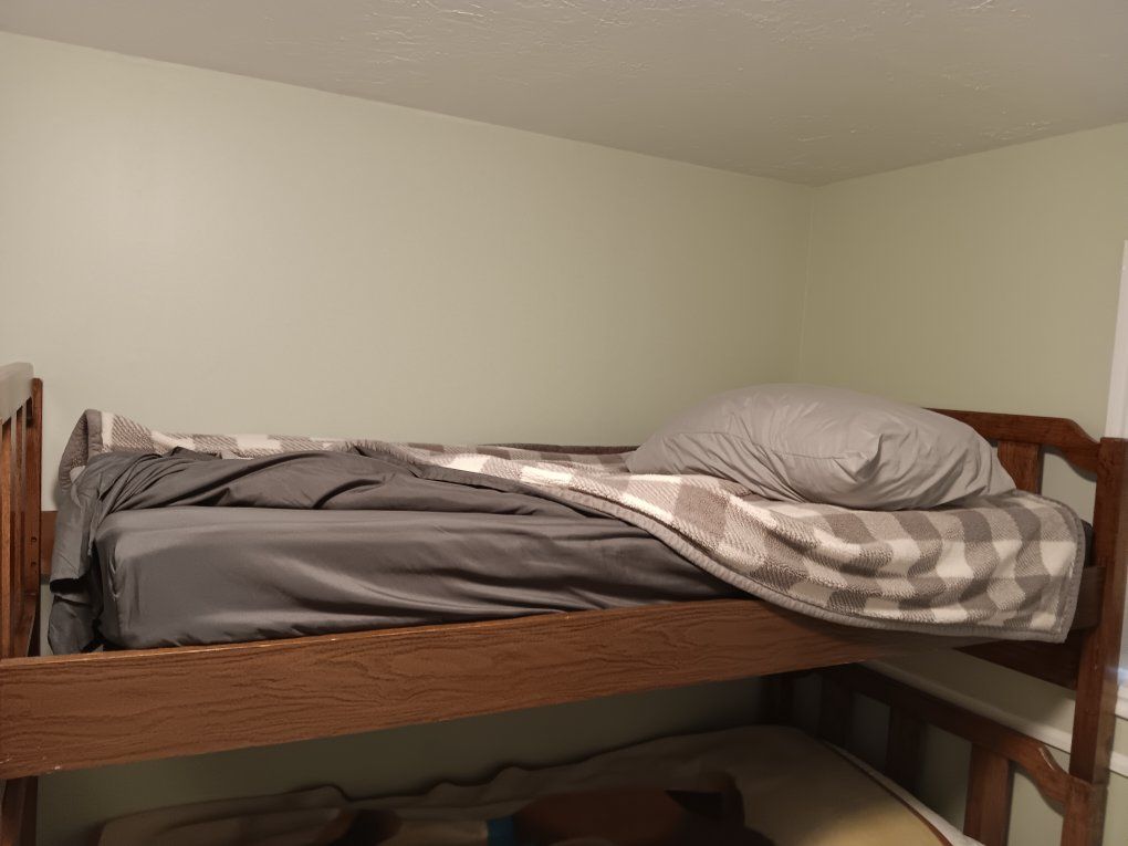 2 twin beds with mattress