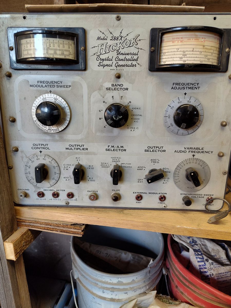 Hickok Universal Crystal Controlled Signal Generator