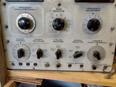Hickok Universal Crystal Controlled Signal Generator