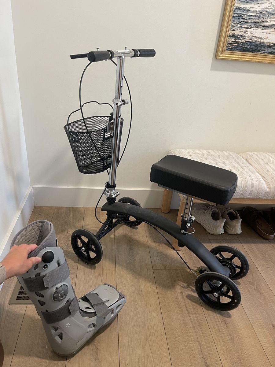 Knee scooter & boot